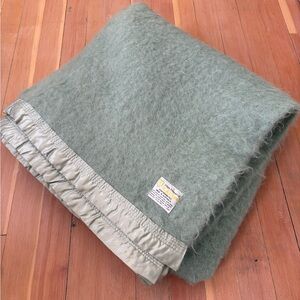 Vintage Glen Monarch St Albans Mohair Green Queen Size Blanket